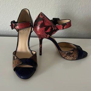 Vince camuto snake faux leather shoes.  Good condition. Worn once .